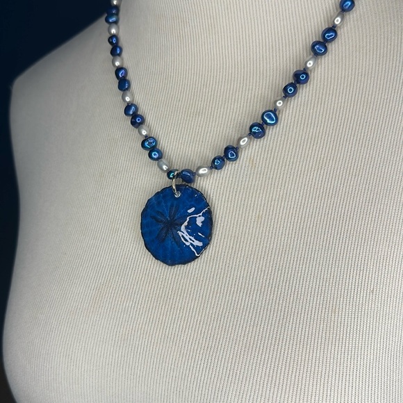 Blue sand dollar necklace - Picture 8 of 11
